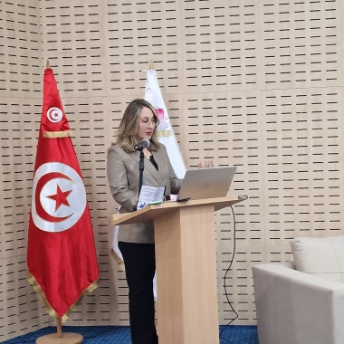 Yosra Ben Ameur Garna speaking at the Tunis event